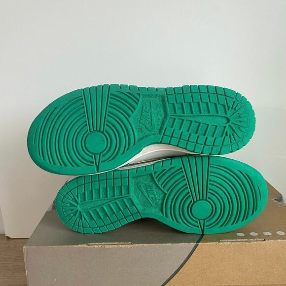 Nike Dunk High Phantom/Stadium Green Kids Sneakers - SZ 4 Y- 5.5 W - Picture 8 of 11